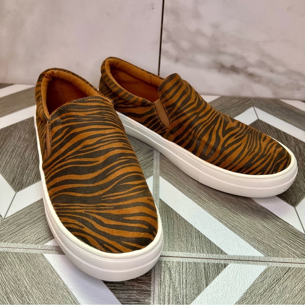 COCONUTS By MATISSE Women's Brown Tiger Stripe Molly Slip-On Shoes size 10